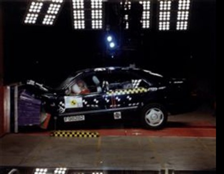 Краш тест Mercedes Benz E Class (1998)